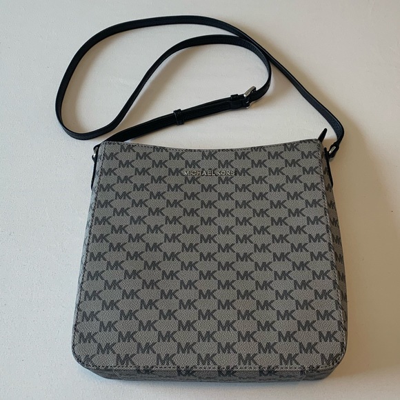 Michael Kors Large Black Messenger Bag - Picture 1 of 8